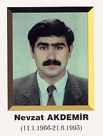 �ehit ��retmen
      Nevzat AKDEM�R resmi foto�raf� 